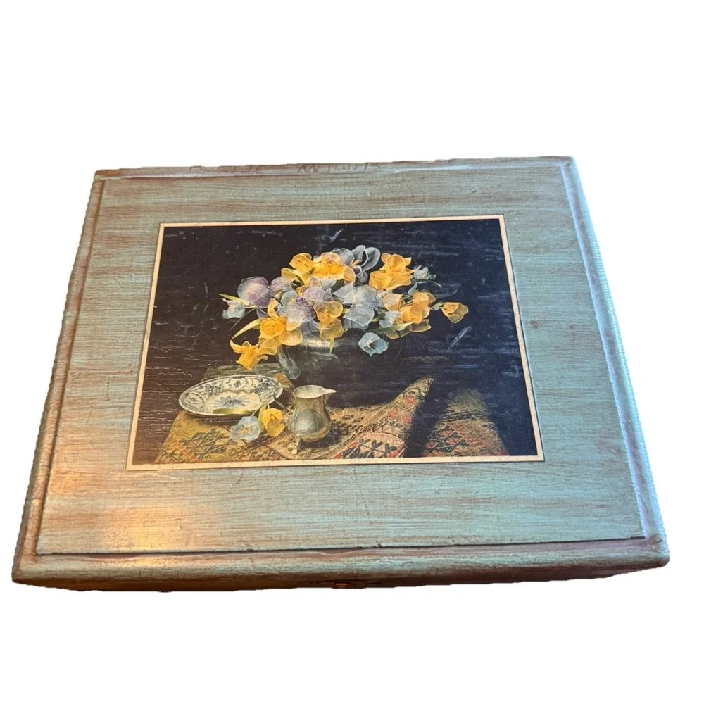 Vintage Wooden Cigar Box Windsor Flower Design Green
